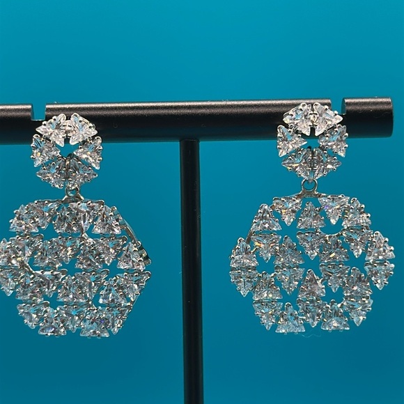 🎁 Sparkly CZ dangling earrings - Picture 1 of 10